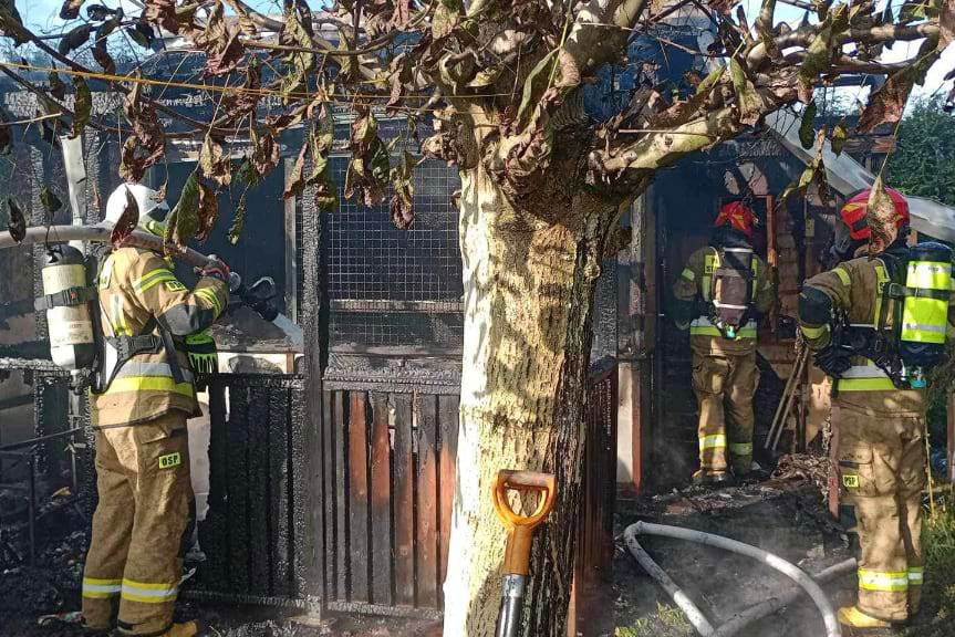 Pożar altany. W środku butle z gazem