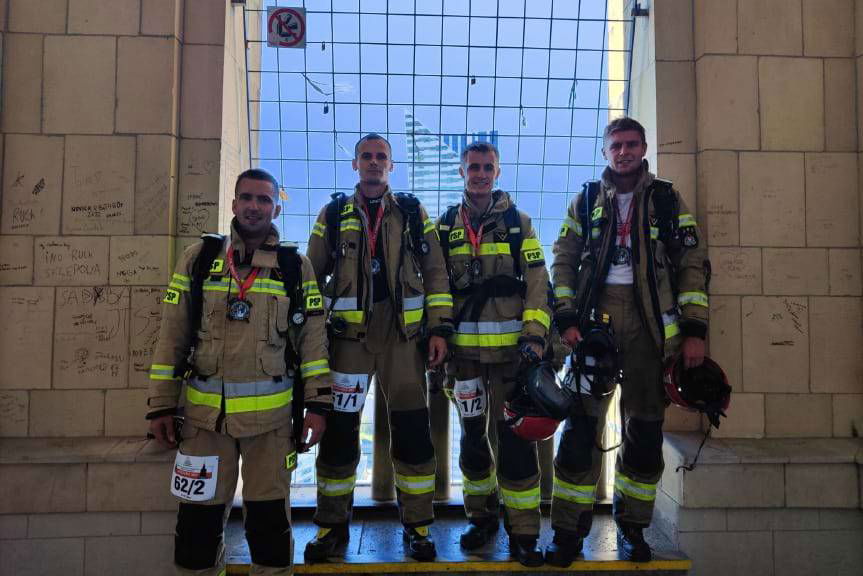 Strażacy z Jasła biegali po schodach na czas