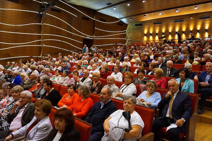 Kiedy śmiech przełamuje bariery - Dzień Seniora w JDK