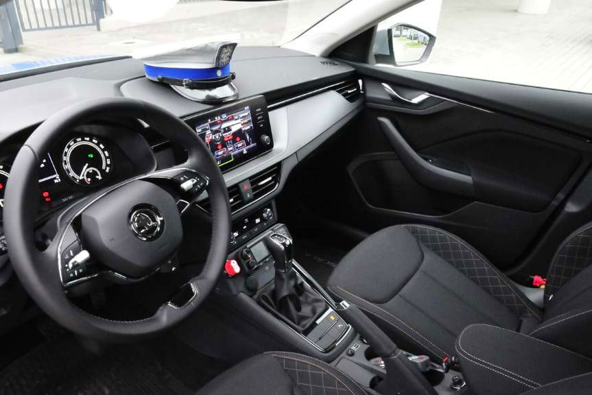 Pierwszy radiowóz w nowych barwach