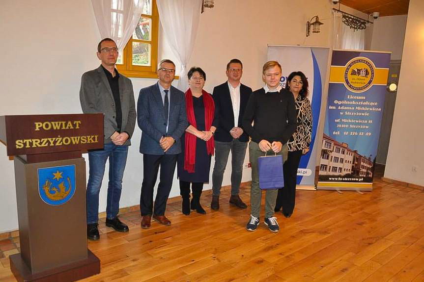 II LO najlepsze w Ogólnopolskim Dyktandzie Niepodległościowym