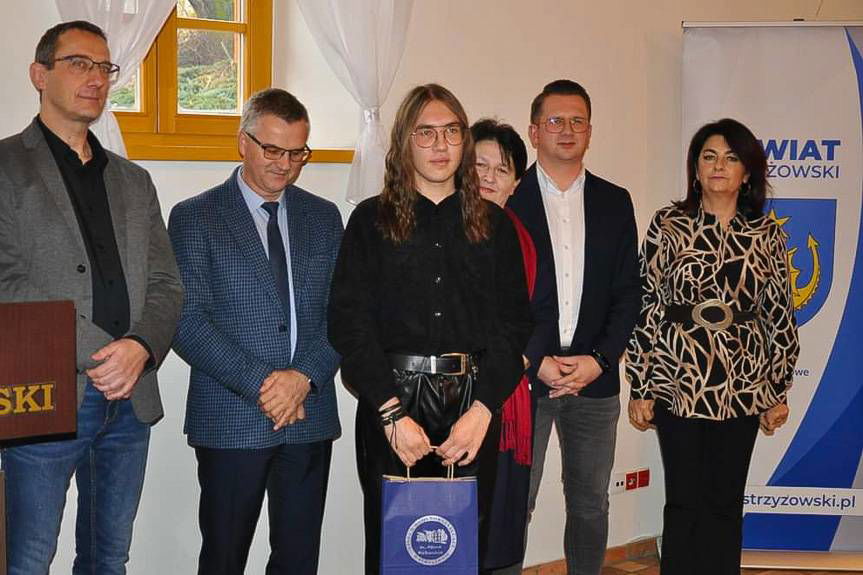 II LO najlepsze w Ogólnopolskim Dyktandzie Niepodległościowym