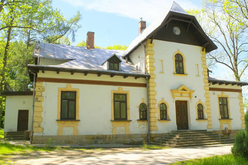 Zabytkowy Dworek w Wolicy czeka na nowego właściciela