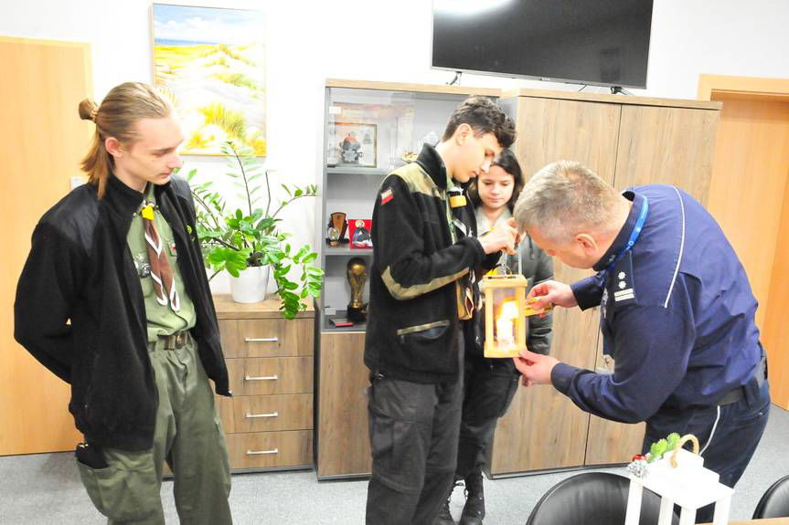 Betlejemskie światło pokoju dotarło do jasielskich policjantów