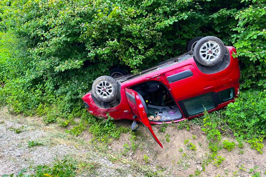 Kołaczyce. Dachowanie samochodu