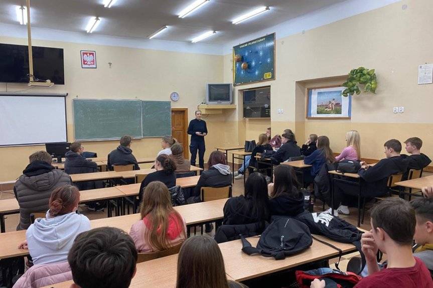 Rozmowy z uczniami w ramach ogólnopolskiej kampanii "Dzieciństwo bez przemocy"