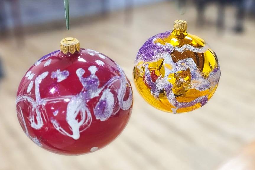 Wspólnie malowali bombki na święta