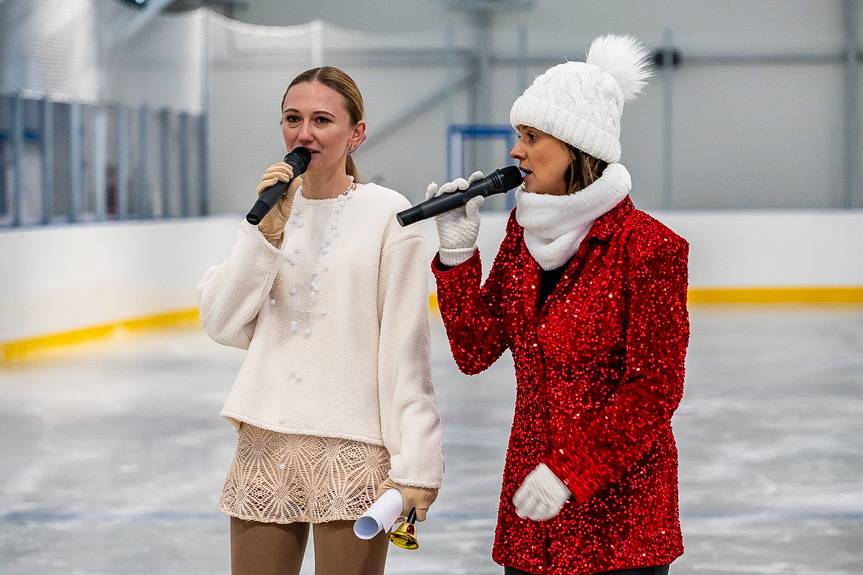 Mikołajkowe show na jasielskim lodowisku