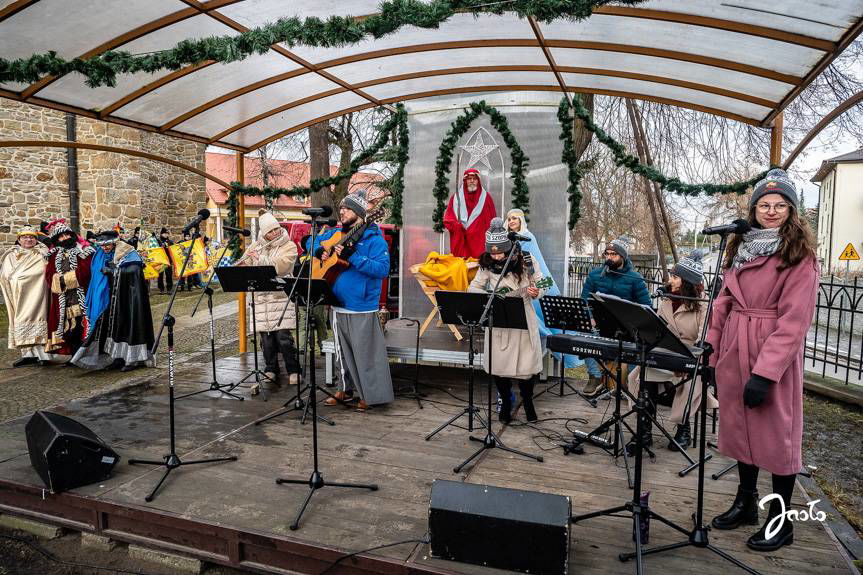 Tłumnie i radośnie przeszedł ulicami Jasła Orszak Trzech Króli