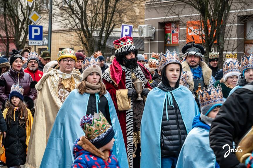 Tłumnie i radośnie przeszedł ulicami Jasła Orszak Trzech Króli
