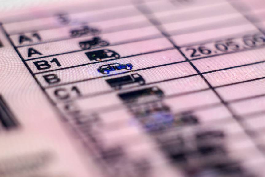 Ponad 100 km/h w terenie zabudowanym. Policja zatrzymała czterech kierowców