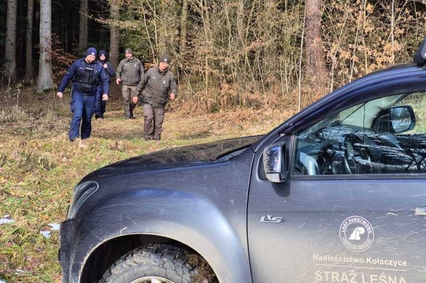 Wspólne działania policjantów i strażników leśnych z Kołaczyc