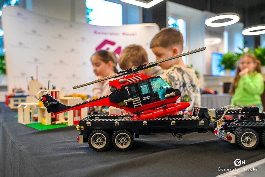 Międzynarodowy Dzień LEGO w Jaśle. Wystawa retro i warsztaty programowania