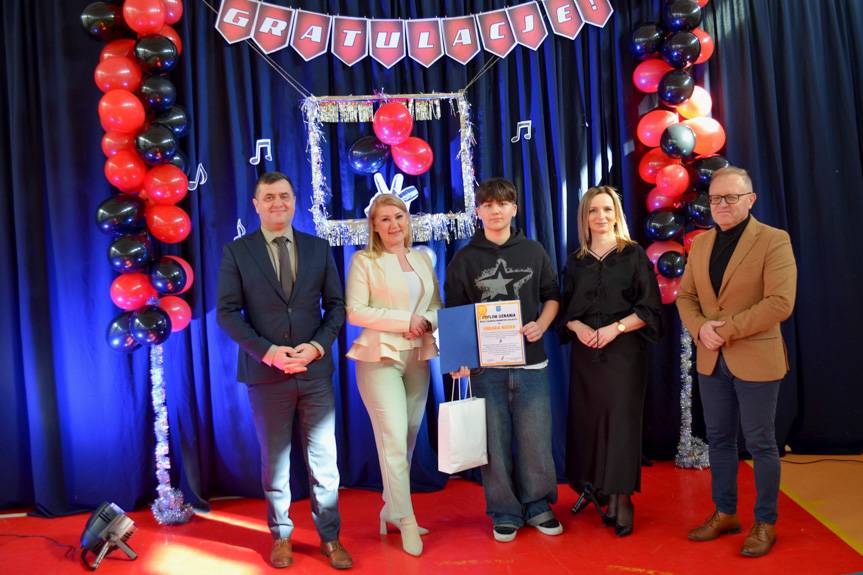 Burmistrz Kołaczyc pogratulowała Oskarowi Nockowi sukcesu w The Voice Kids