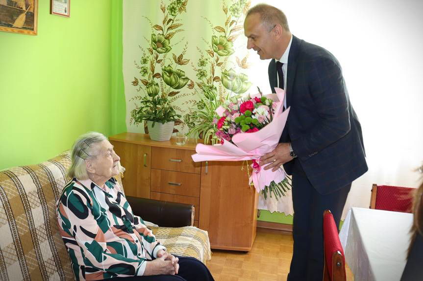 Setne urodziny mieszkanki Dębowca. Pani Maria doczekała pięknego wieku