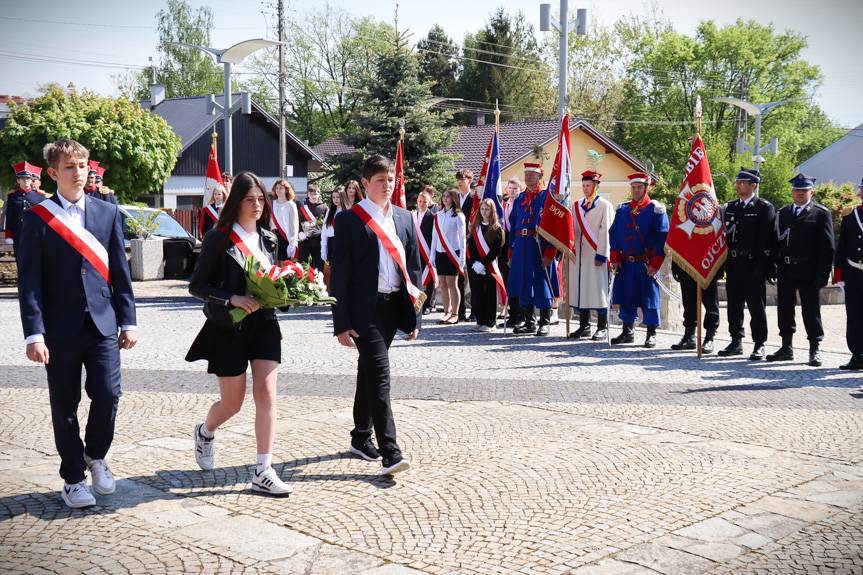 3 Maja w Dębowcu. Uroczysta Msza, hymn i część artystyczna