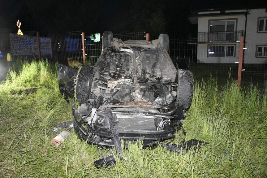 Brawura i alkohol. 34-latek dachował fiatem