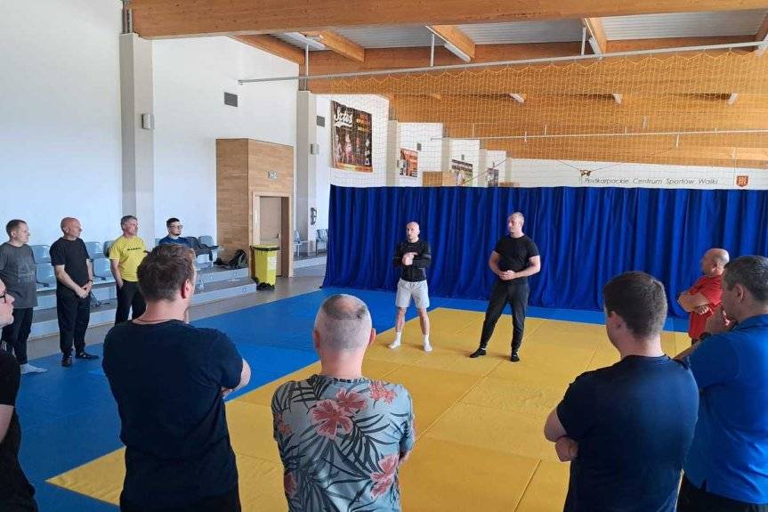 Policjanci szkolili ratowników medycznych