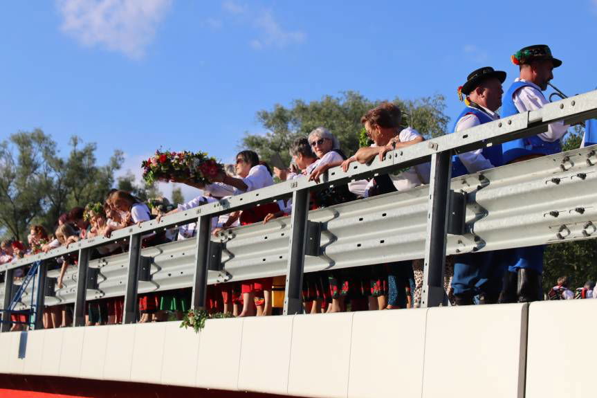 Magiczna Noc Świętojańska w Dobrucowej. Wianki popłynęły z nurtem Jasiołki