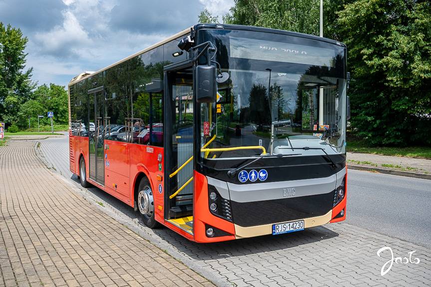 Jasło stawia na komfort i ekologię. Nowe autobusy na ulicach miasta