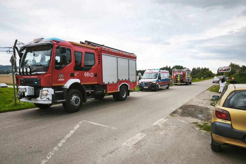 Wypadek w Błażkowej, dwie osoby poszkodowane