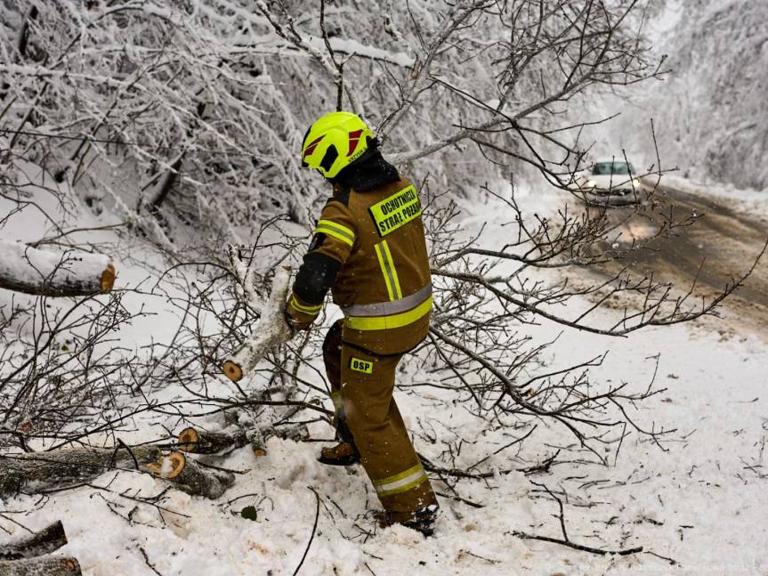 Ponad tysiąc interwencji strażaków po intensywnych opadach śniegu