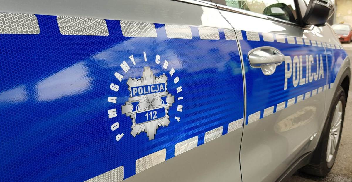 Przemyscy funkcjonariusze eskortowali samochód z mężczyzną, który wymagał natychmiastowej pomocy