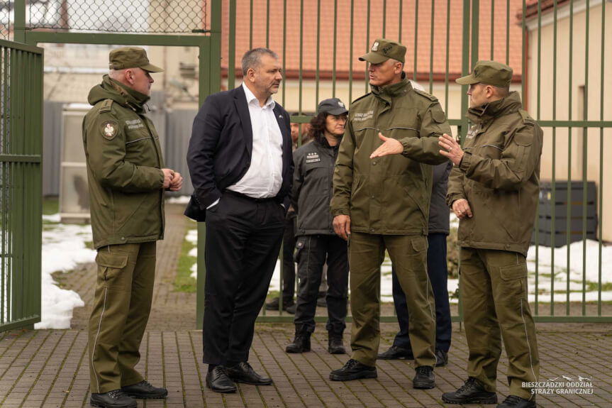 Minister Sprawiedliwości Waldemar Żurek z wizytą w ośrodku dla cudzoziemców w Przemyślu