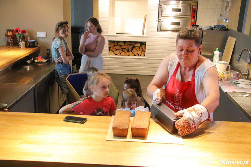 Pieczenie chleba w Etnocentrum Ziemi Krośnieńskiej
