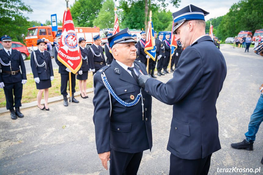 Stanisław Lepak odbiera medal Za Zasługi dla Pożarnictwa