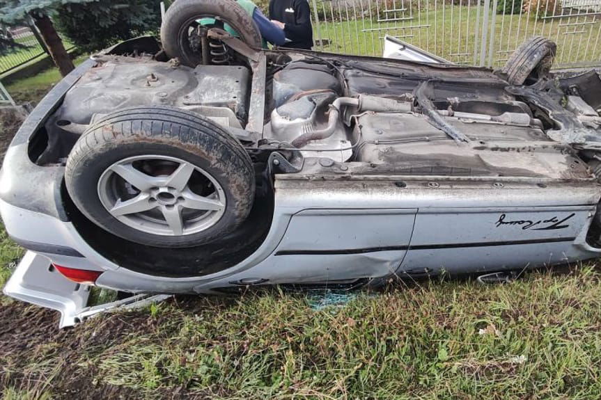 18-latek dachował i dostał mandat... 3 000 zł