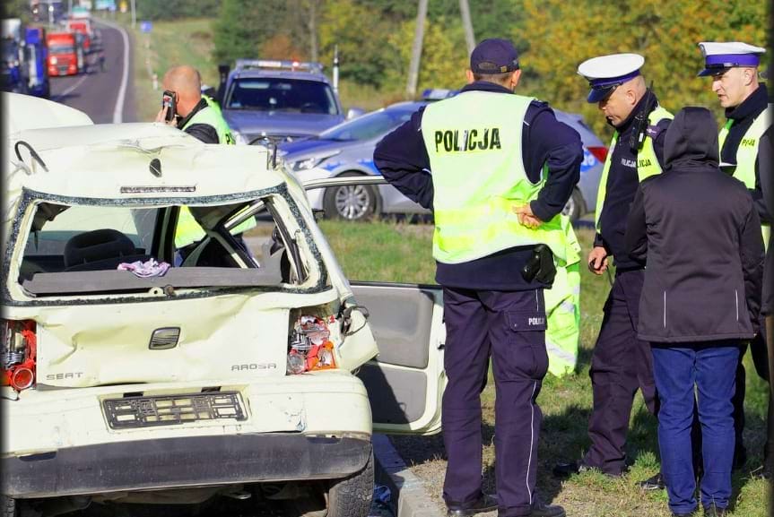 Chemielów k. Tarnobrzega. Zderzenie ciężarówki z osobówką 