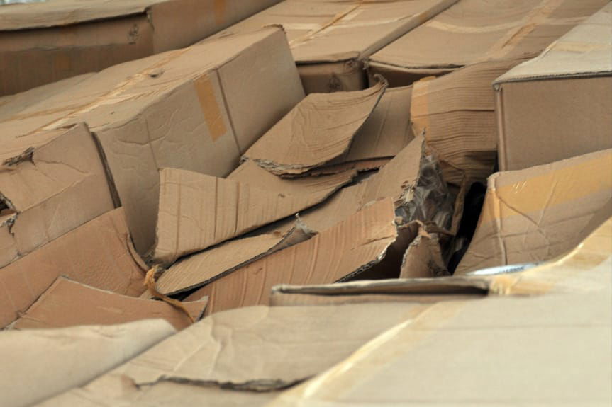 Pudełka w których ukryci byli emigranci