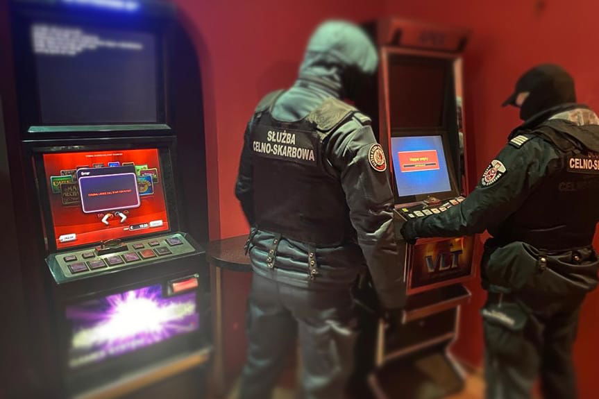 Siłą weszli do lokalu w Kolbuszowej. W środku nielegalne automaty do gier