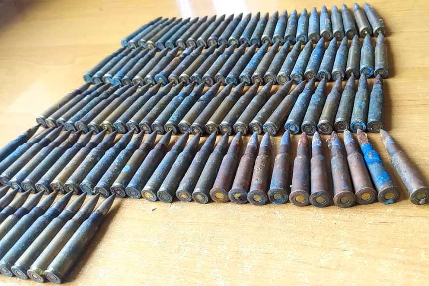 Nietypowe znalezisko w futrynie drzwi