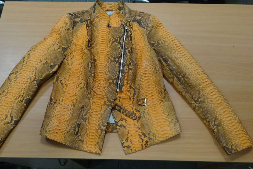 Przemycał odzież ze skóry pytona