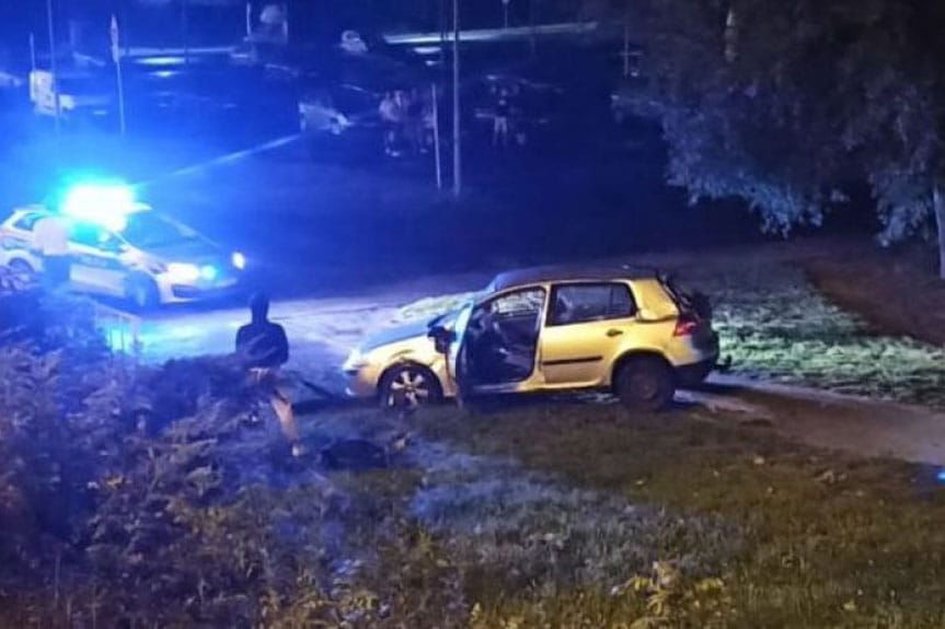 Kolizja w Rzeszowie. Samochód stoczył się ze skarpy