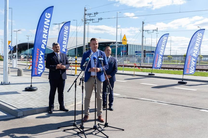 Otwarto nowy parking przy lotnisku w Jasionce
