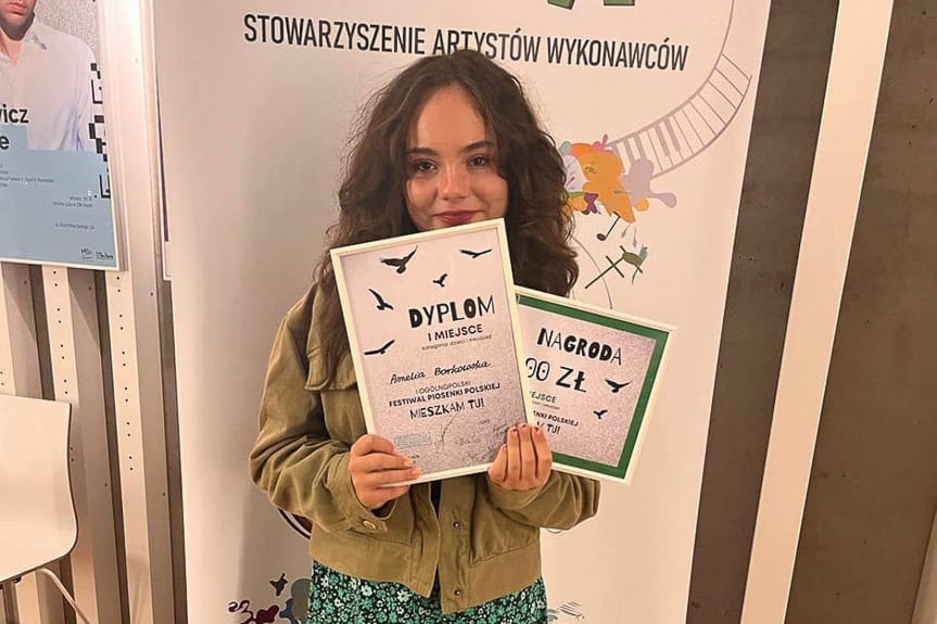 I miejsce dla Amelii Borkowskiej z Rzeszowskiego Domu Kultury w Ogólnopolskim Festiwalu Piosenki Polskiej "MIESZKAM TU!”