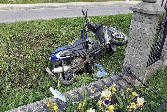 Pijany motorowerzysta przewoził pijanego pasażera