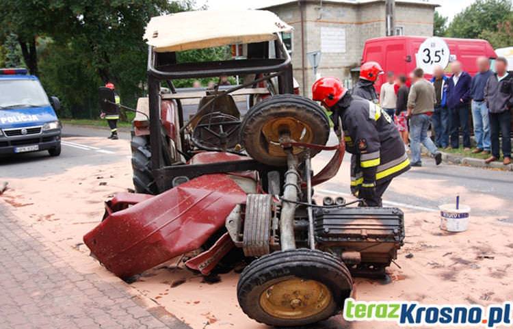 Jedlicze: Zderzenie samochodu dostawczego z ciągnikiem rolniczym