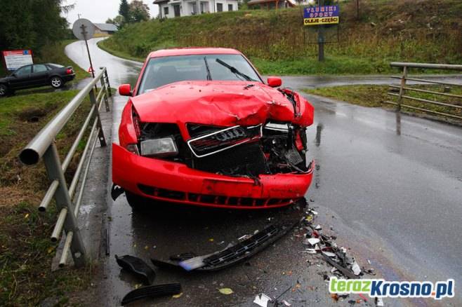 Czołowe zderzenie samochodów w Korczynie