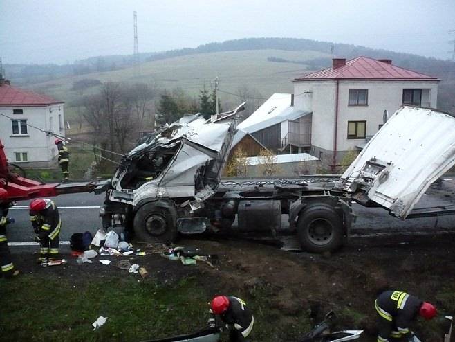 Śmiertelny wypadek w Barwinku, nie żyje kierowca TIRa