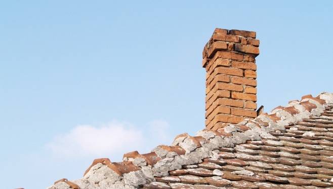 Pożar sadzy w kominie w Bóbrce