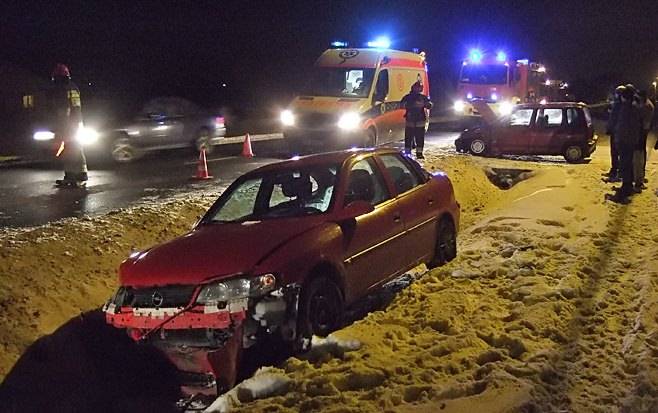 Zderzenie dwóch samochodów w Ustrobnej