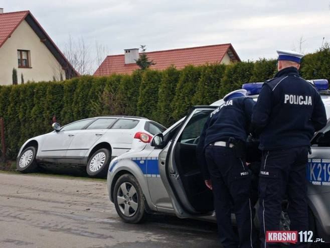Passat w rowie, policja wyjaśnia kto kierował