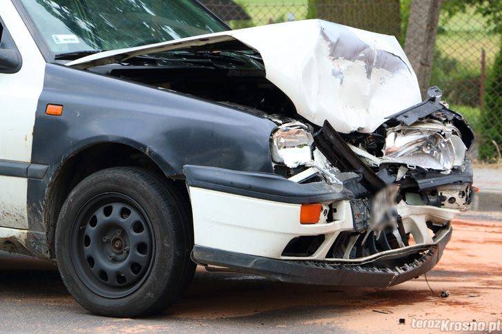 Zderzenie dwóch samochodów w Korczynie