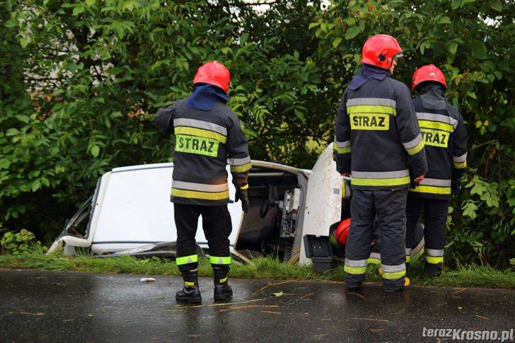 Dobieszyn: Fiat dachował w rowie