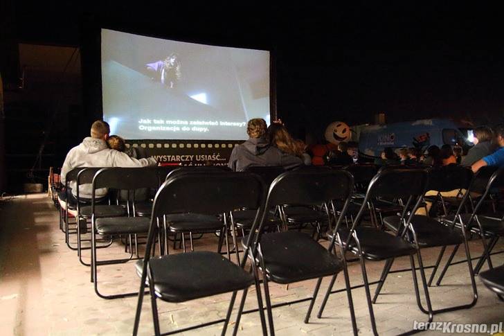 Plenerowe kino z Biedronką