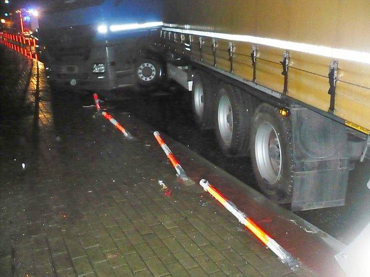 Rumuński TIR uszkodzony w Dukli